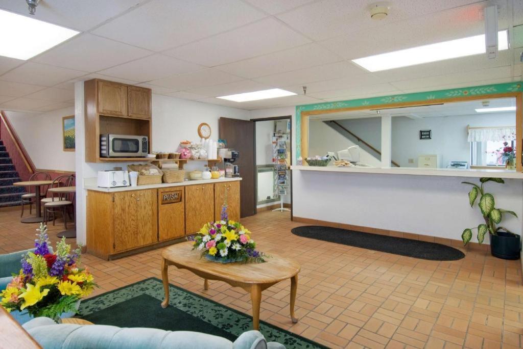 Americas Best Value Inn Torrington Buitenkant foto